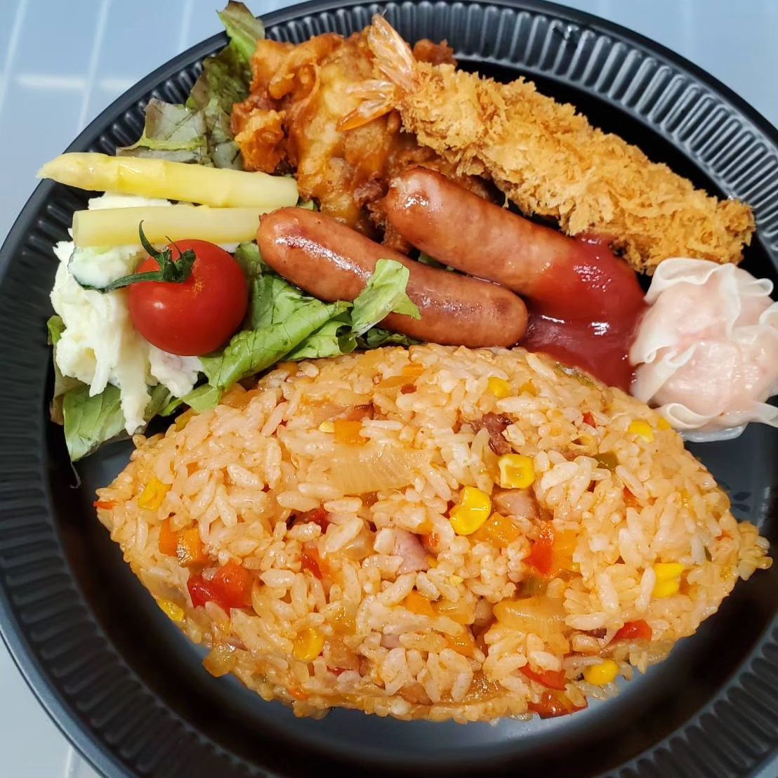 7/7(金)本日のお弁当

大人のお子様ランチ　580円
赤魚の粕漬け焼き弁当　580円
焼き鳥弁当　　580円
煮豚丼　　580円
豚肉の中華炒め弁当　560円

※お電話にてお取り置き可能です!!
※価格はすべて税込み価格です。
※価格は仕入れによって変動します。